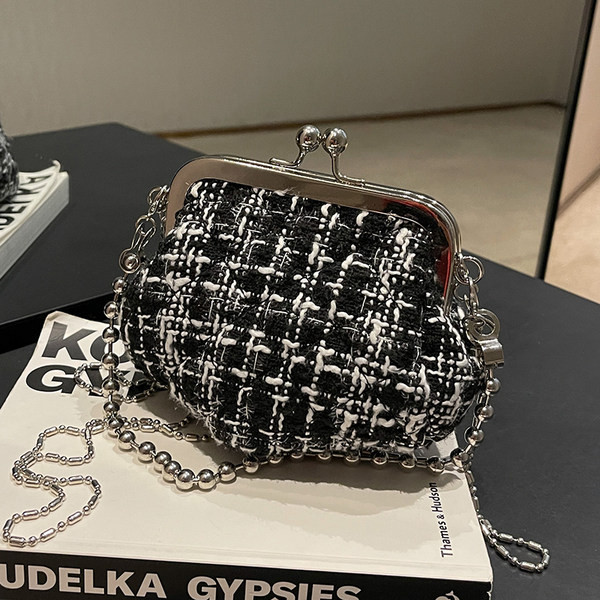 Modern női mini táska fém lánccal