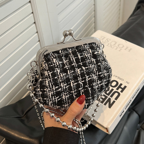 Modern női mini táska fém lánccal