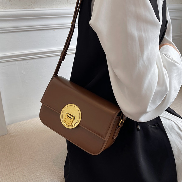 Rokassomiņa - ar sprādzi četrās krāsās