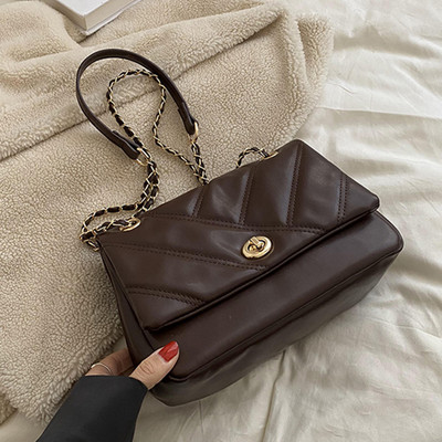 Kézitáska - fém fogantyúval