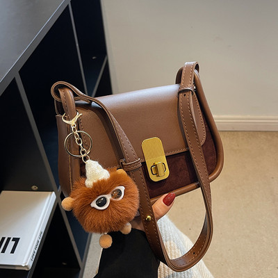 Divatos kis kézitáska kulcstartóval