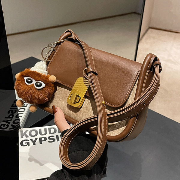 Divatos kis kézitáska kulcstartóval