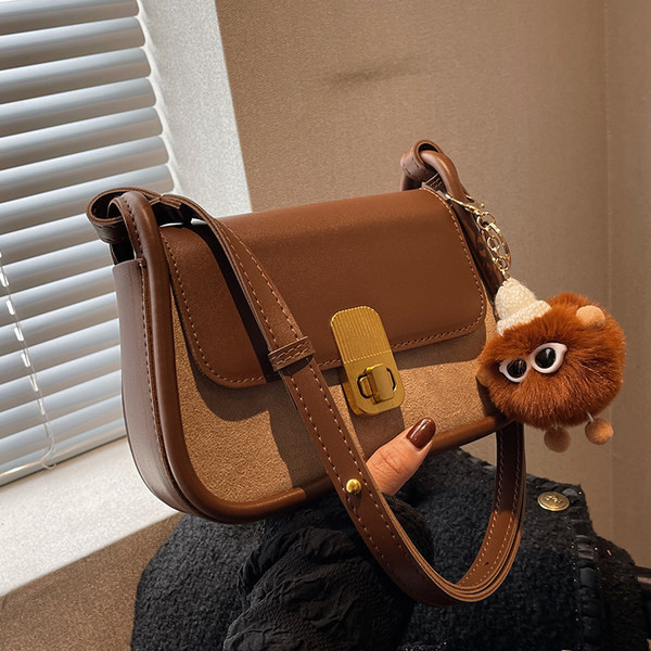 Divatos kis kézitáska kulcstartóval