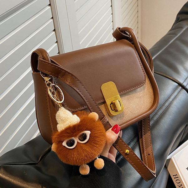 Divatos kis kézitáska kulcstartóval