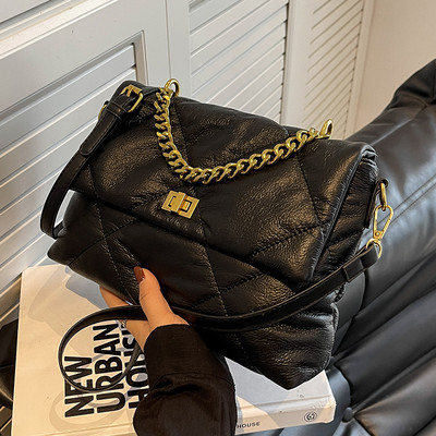 Sieviešu ikdienas soma ar metāla rokturi