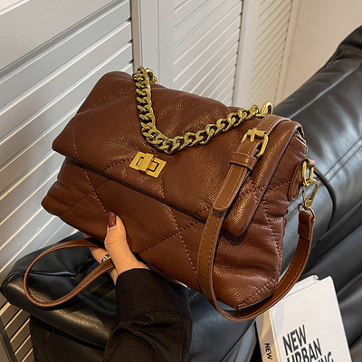 Sieviešu ikdienas soma ar metāla rokturi