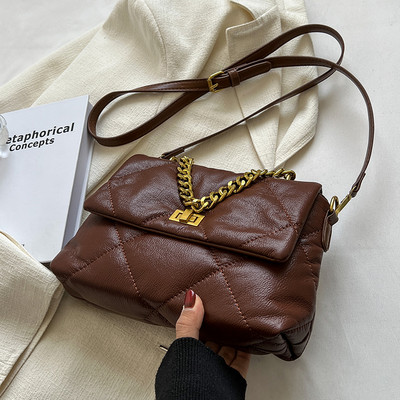 Sieviešu ikdienas soma ar metāla rokturi