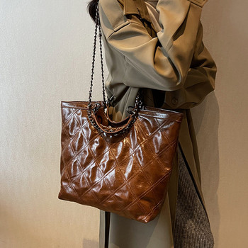 Голяма дамска чанта с дръжка за рамо и магнитна катарама