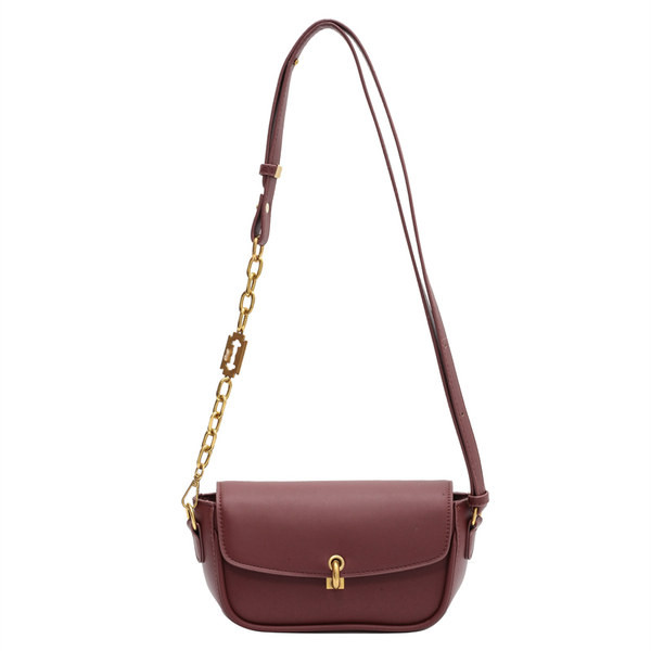 Fém csattal ellátott kézitáska