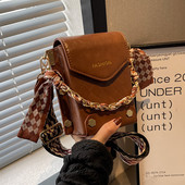 Ženska četvrtasta torba s kopčanjem na magnetnu kopču