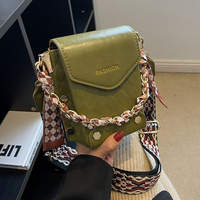 Ženska četvrtasta torba s kopčanjem na magnetnu kopču