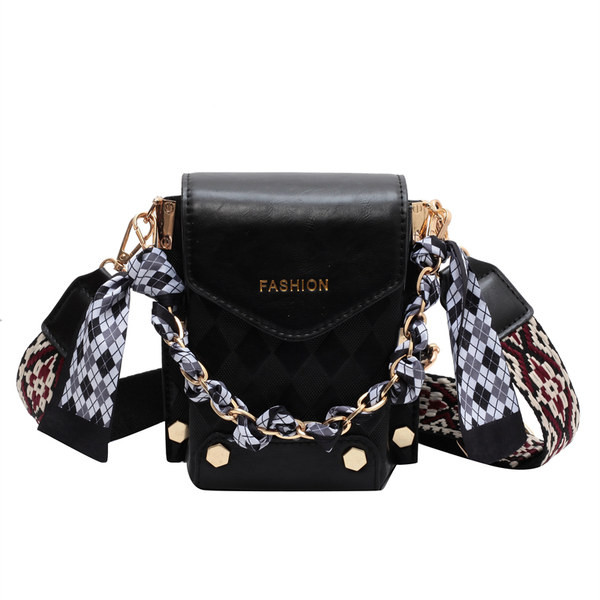 Ženska četvrtasta torba s kopčanjem na magnetnu kopču