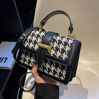 Jauna modeļa maza rokassomiņa ar plecu rokturi