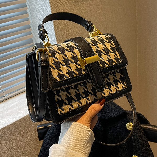 Jauna modeļa maza rokassomiņa ar plecu rokturi