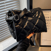 Eko ādas rokassomiņa ar garu rokturi un rāvējslēdzēja aizdari