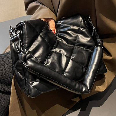 Eko ādas rokassomiņa ar garu rokturi un rāvējslēdzēja aizdari