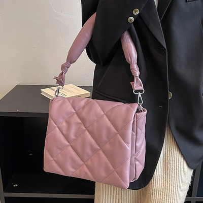 Eko ādas rokassomiņa ar garu rokturi un rāvējslēdzēja aizdari