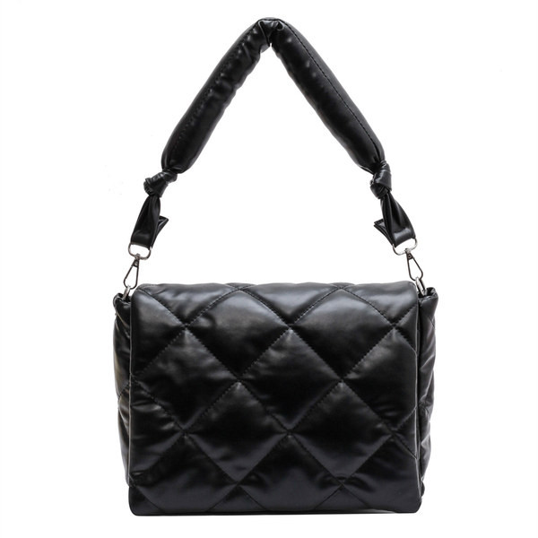 Eko ādas rokassomiņa ar garu rokturi un rāvējslēdzēja aizdari