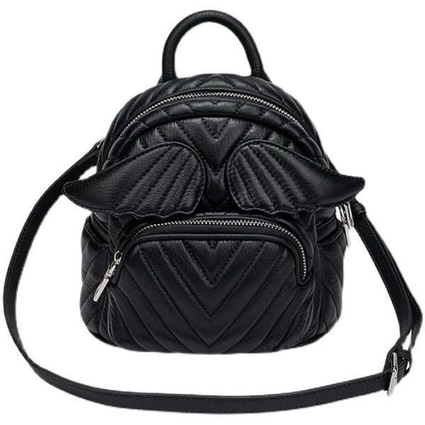 Női bőr hátizsák 3D elemmel - fekete-fehér színben