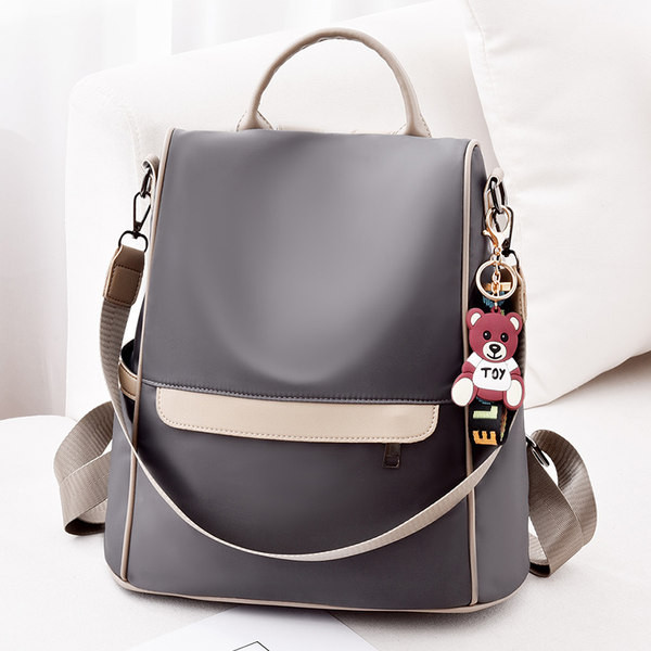 Дамска кожена раница с ключодържател и цип