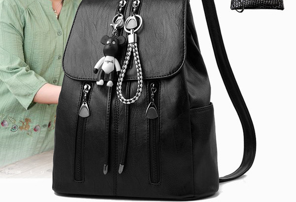 Sieviešu ādas mugursoma ar rāvējslēdzēju un atslēgu piekariņu