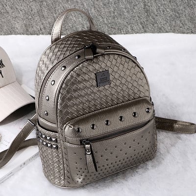 Női öko bőr hátizsák cipzárral és kövekkel