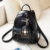 Divatos kézitáska kulcstartóval