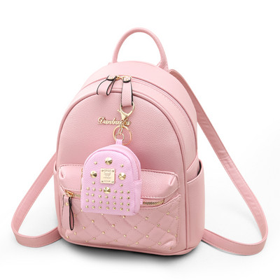 Divatos kézitáska kulcstartóval