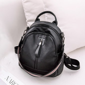 Ženska kožna torba s naramenicama u crnoj boji