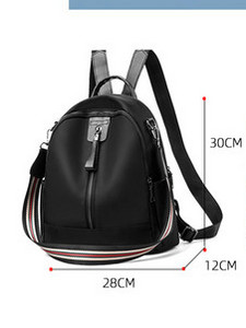 Ženska kožna torba s naramenicama u crnoj boji