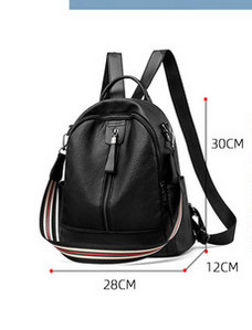 Ženska kožna torba s naramenicama u crnoj boji