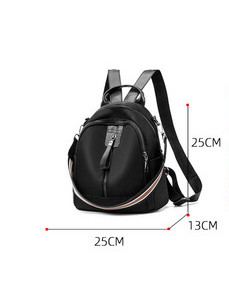 Ženska kožna torba s naramenicama u crnoj boji