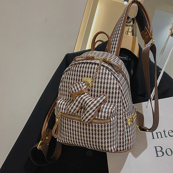 Sieviešu rūtainā mugursoma ar kabatu un rāvējslēdzēju