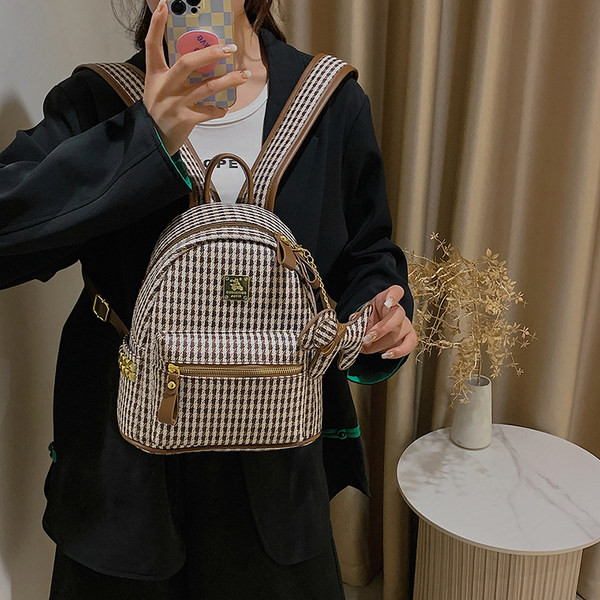 Sieviešu rūtainā mugursoma ar kabatu un rāvējslēdzēju