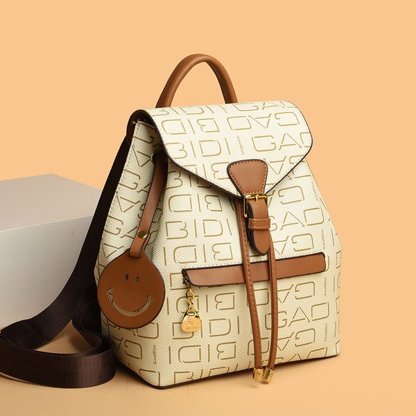 Női kisméretű öko bőr hátizsák nyomattal és zsebbel