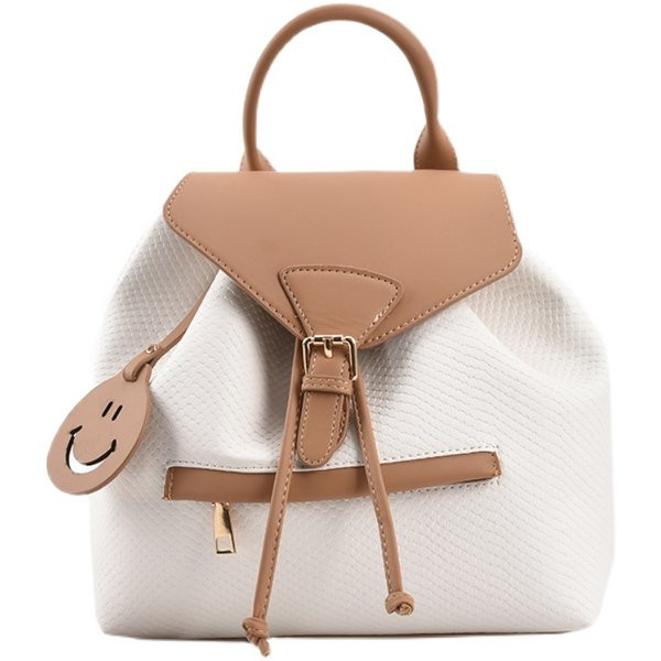 Női alkalmi hátizsák eko bőrből és csatos rögzítéssel