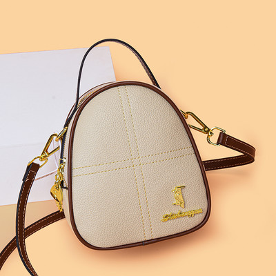 Moderna sieviešu mugursoma ar metāla apdari - vairākās krāsās