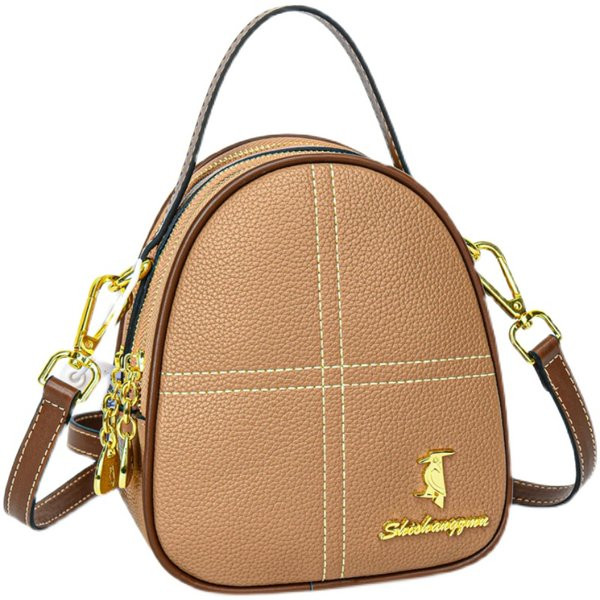 Moderna sieviešu mugursoma ar metāla apdari - vairākās krāsās