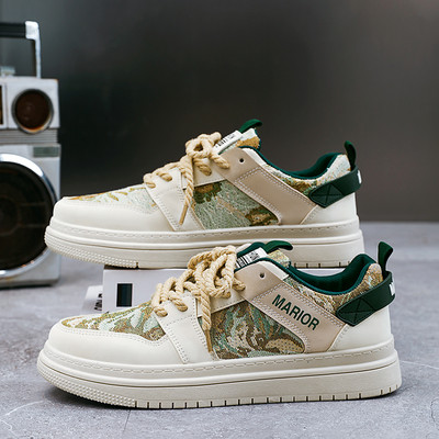 Vīriešu sporta kedas ar ziedu rakstu un oderi