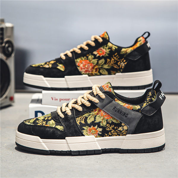 Vīriešu sporta kedas ar ziedu rakstu un oderi