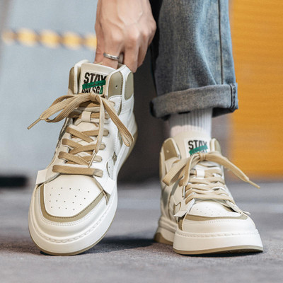 Vīriešu augstas augšdaļas ādas kedas ar plakanu zoli un šņorēm