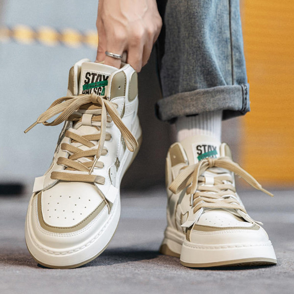 Vīriešu augstas augšdaļas ādas kedas ar plakanu zoli un šņorēm