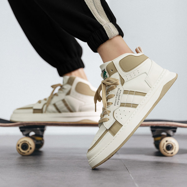 Vīriešu augstas augšdaļas ādas kedas ar plakanu zoli un šņorēm