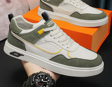 Vīriešu kedas ar - uzrakstu un šņorēm