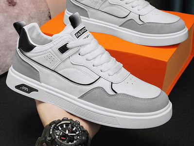 Vīriešu kedas ar - uzrakstu un šņorēm