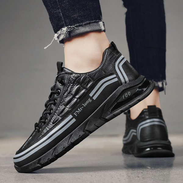 Férfi tornacipő légkamrával és fűzős új modell