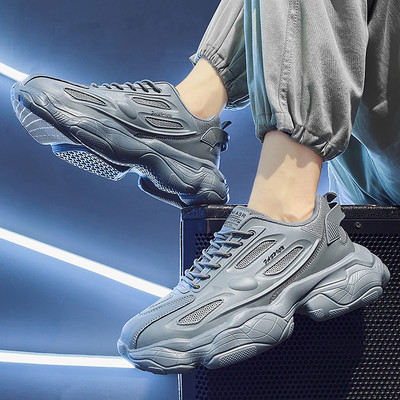 Alkalmi férfi tornacipő durva talppal