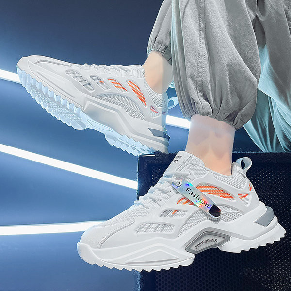 Alkalmi férfi tornacipő durva talppal