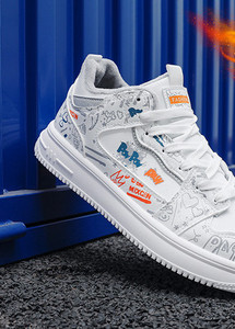 Férfi tornacipő rátéttel