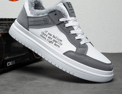 Férfi tornacipő rátéttel